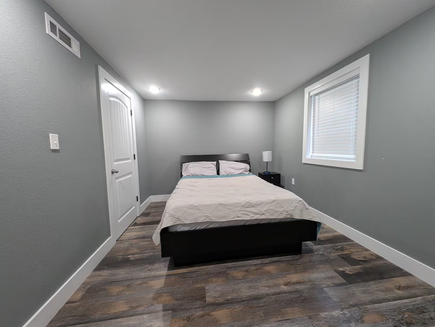 Jonesboro Downtown Mainstreet Hideaway Suite - Image 8