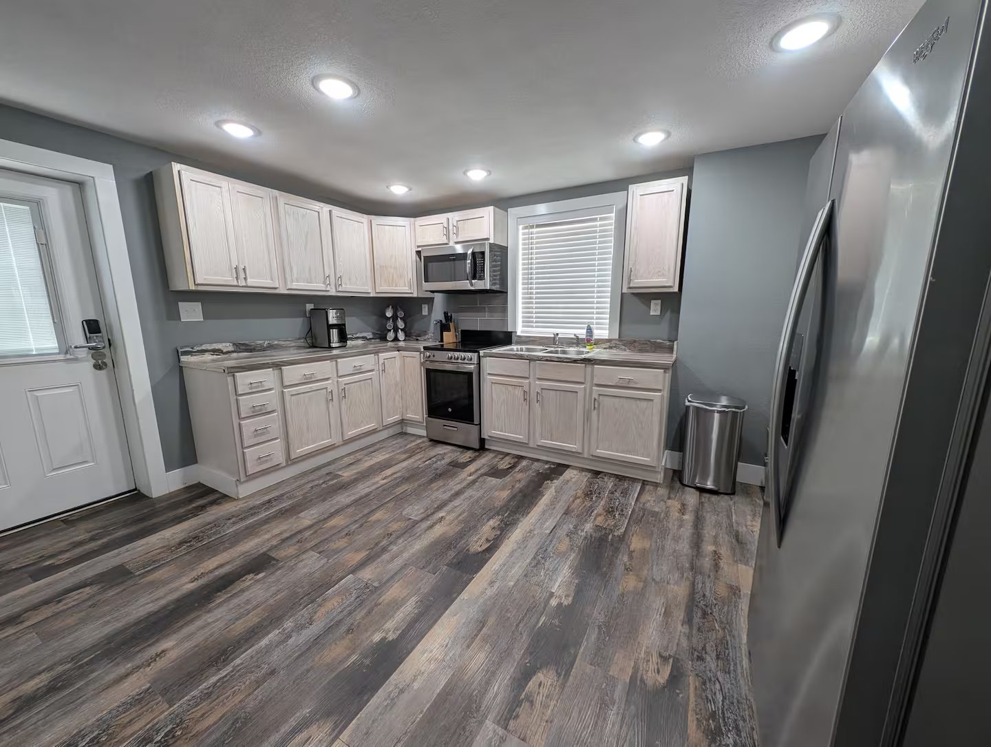 Jonesboro Downtown Mainstreet Hideaway Suite - Image 2